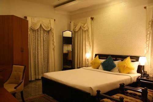 United-21 Grassland Hotel Bagori Exterior foto